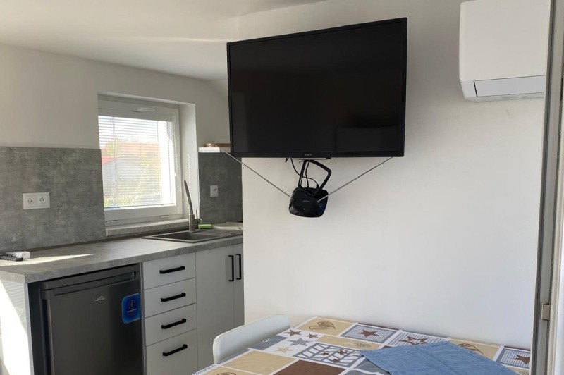kuchyňský kout zahradního apartmánu